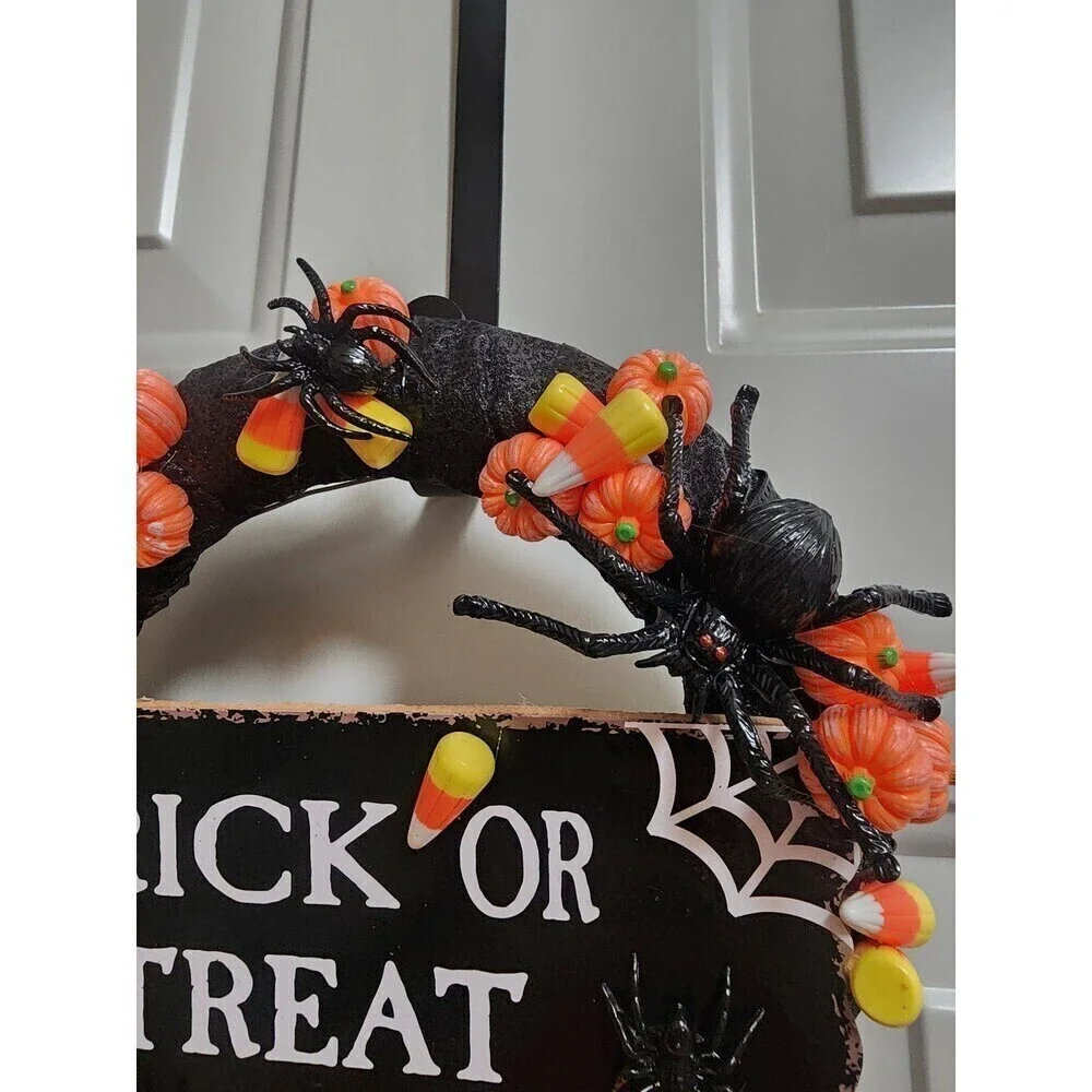 Trick or Treat Halloween Wreath 8 1/2 inches-NEW